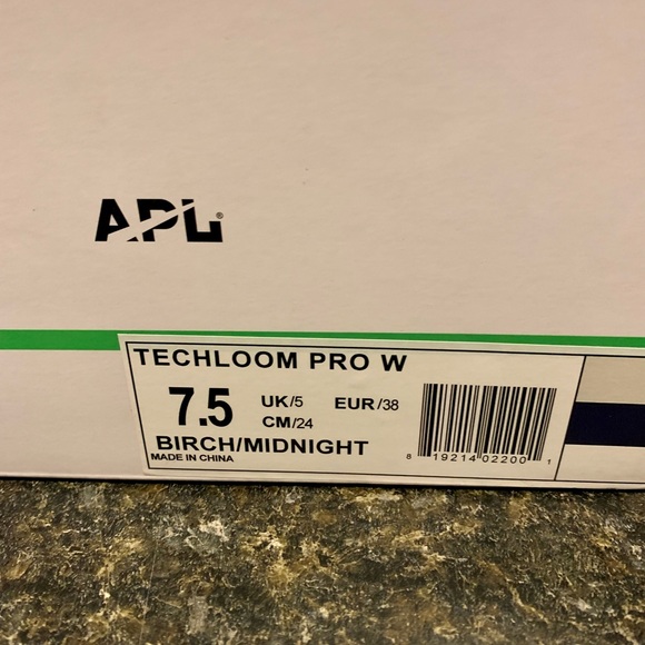 Women’s APL athletic shoes. - Picture 7 of 7